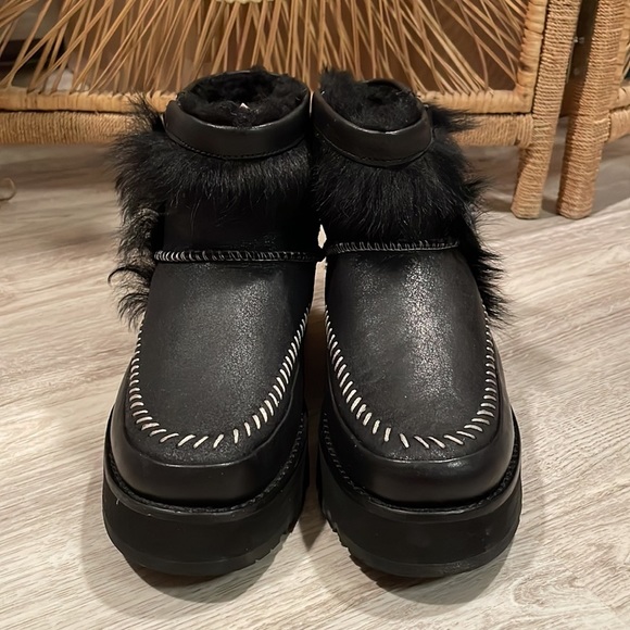 UGG Shoes Uggs Fluff Punk Ankle Boots Size 7 38 Never Worn Too Big
